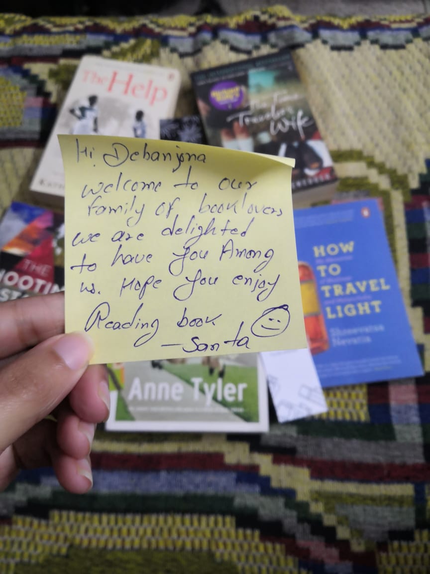 DrowninCode's tweet photo. First Book Haul of 2021. Thanks @BookishSanta . Along with the books, I absolutely loved the bookmarks and the personalised note. 
#bookworm #21booksfor2021 https://t.co/mwOknsHj6U