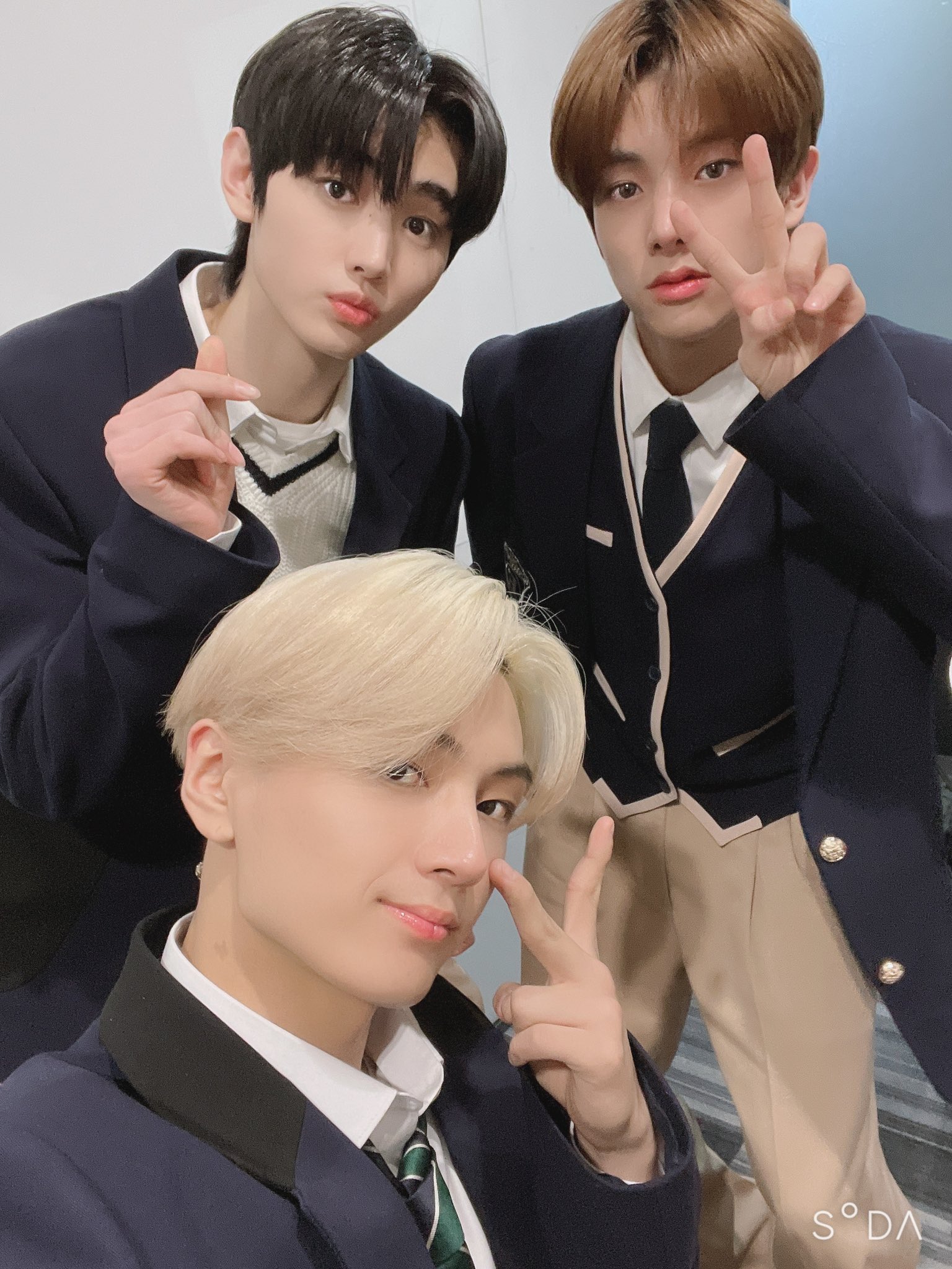 ENHYPEN on Twitter: &ldquo;성인이 됬지만 여전히 교복을 입는 02’z~🤣 #ENHYPEN #02z #JAY #JAKE