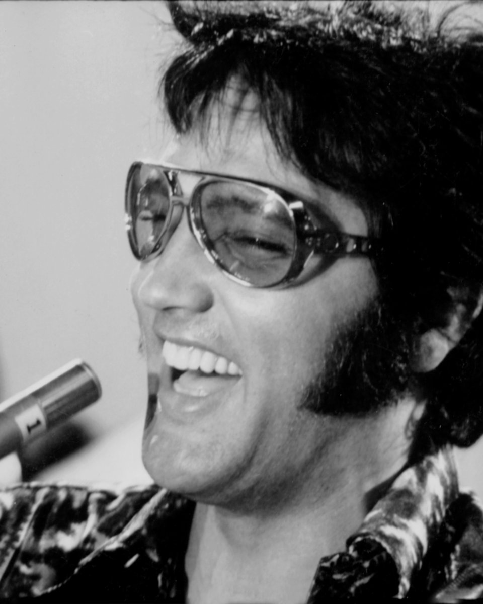 ElvisPresley's tweet photo. Happy 86th Birthday to the King of Rock'N'Roll! 🎸🎙🎂 https://t.co/mLA9ZocMvI