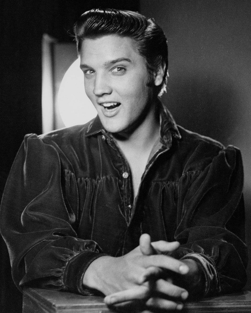 ElvisPresley's tweet photo. Happy 86th Birthday to the King of Rock'N'Roll! 🎸🎙🎂 https://t.co/mLA9ZocMvI