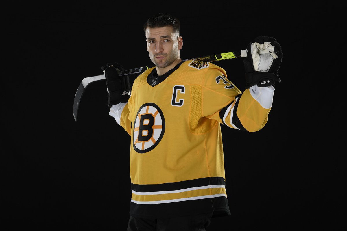 NHLBruins's tweet photo. The 'C' looks great in gold, too.

#NHLBruins https://t.co/JdcEYJDF4e