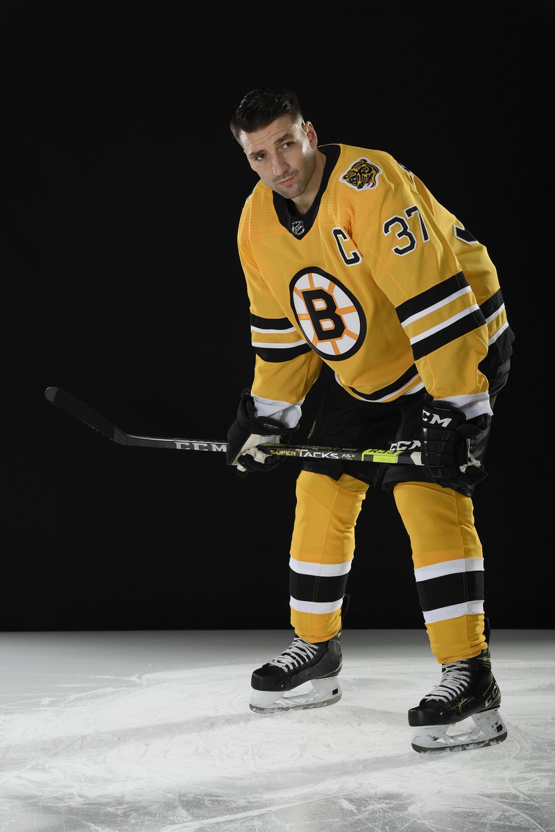 The 'C' looks great in gold, too.

#NHLBruins