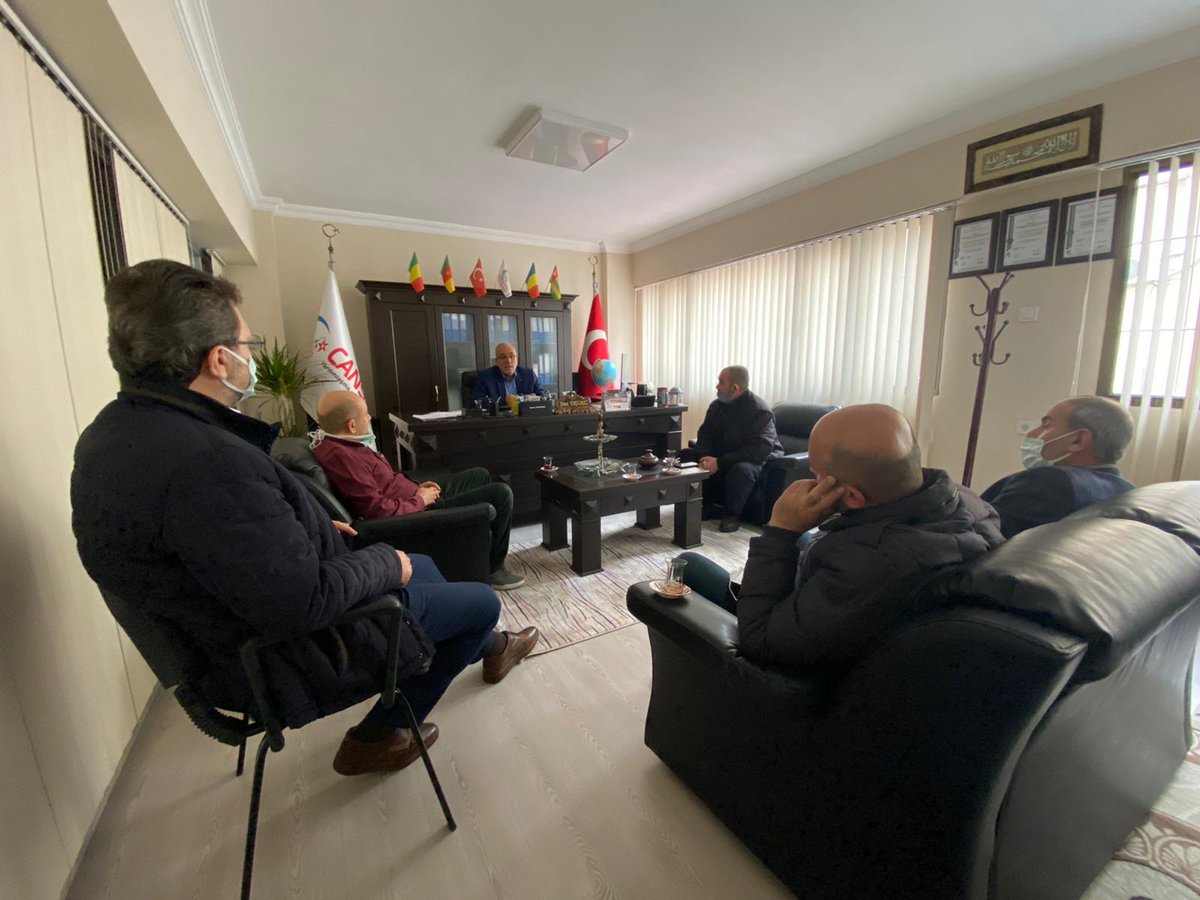 IcinIyilik's tweet photo. Üyelerimiz ile beraber Cansuyu yardımlaşma Derneğini ziyaret ettik Dernek başkanı Sn Ahmet Yorulmaz ile istişarelerde bulunup yardım faaliyetleri hakkında görüş alışverişi yaptık @TDegirmenci20 @erkankaragoz_ @Safakyadigar1 @BnyaminErtek @emrebayindirr @baki_bilgn @cansuyuizmir https://t.co/jtTd6wuAbb