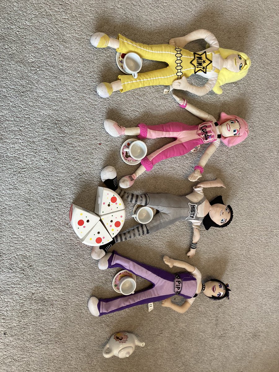 SarahJane21187's tweet photo. When the skyline gang girls help with the maths lessons today!! @Butlins #homeschool #butlins #skyline #mathslesson #greedymisty https://t.co/H1UnIjEKe3
