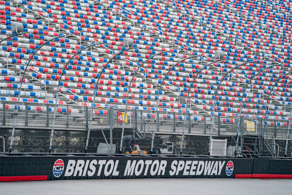 Bristol Motor Speedway reaches capacity for NASCAR dirt race - MORE: (https://t.co/mOiT2tdyKz) https://t.co/mCsnQu5BrD