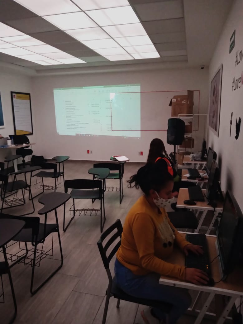 ConstruyendoyC's tweet photo. #FelizViernesATodos Los estudiantes del aula @MinisoMexico están muy comprometidos con su educación, para muestra el avance que tienen en su curso de Excel intermedio, el cual les ayudará en sus actividades laborales. ¡Éxito! #OrgulloCyC https://t.co/xtsuqTmzMx