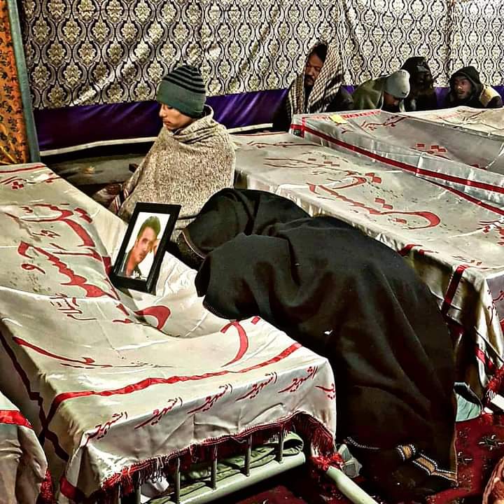 AliRazaHashmi05's tweet photo. According to Riasat e Madina As a Premier of Pakistan this is your Responsibility to protect and save the lives of people living in the country but you are fail to complete your Responsibility and blame on victims as Blackmailers.
Shame on you
#کچھ_تو_شرم_کھاؤ_عمران_خان https://t.co/khCLxGziON