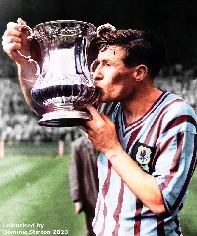 dstinton1's tweet photo. @HRHVillaFan Hey your Royal Villaness… This is for you! Colourised Johnny Dixon holding the FA Cup. I can colourise any Villa legend to order. Will look good in your gaff. Up the Villa! Click here to contact me for more info:

https://t.co/7EcNzrC1MD https://t.co/50PFWblQPk