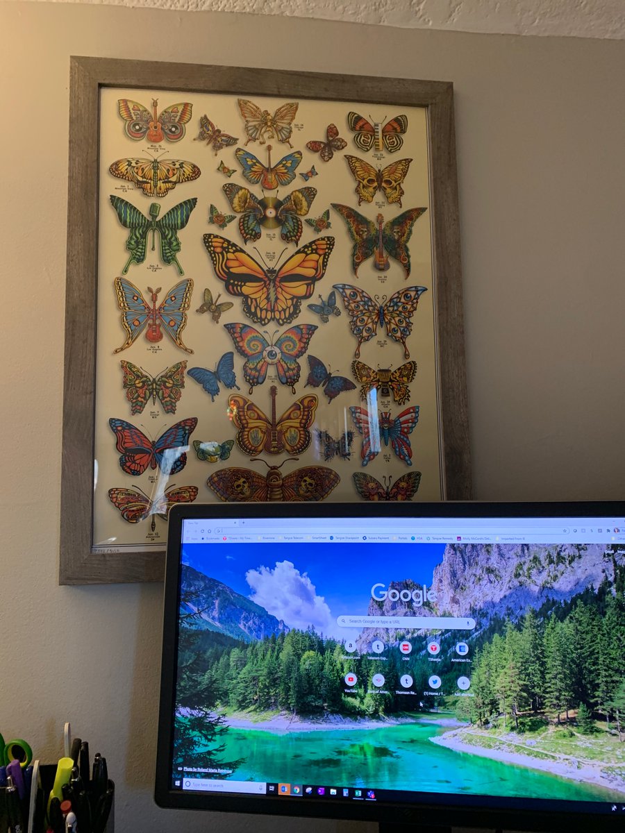 JuJuJuliaa's tweet photo. @davidcovfefe My office: also given to be by a friend ❤️ https://t.co/o7BcweQww8