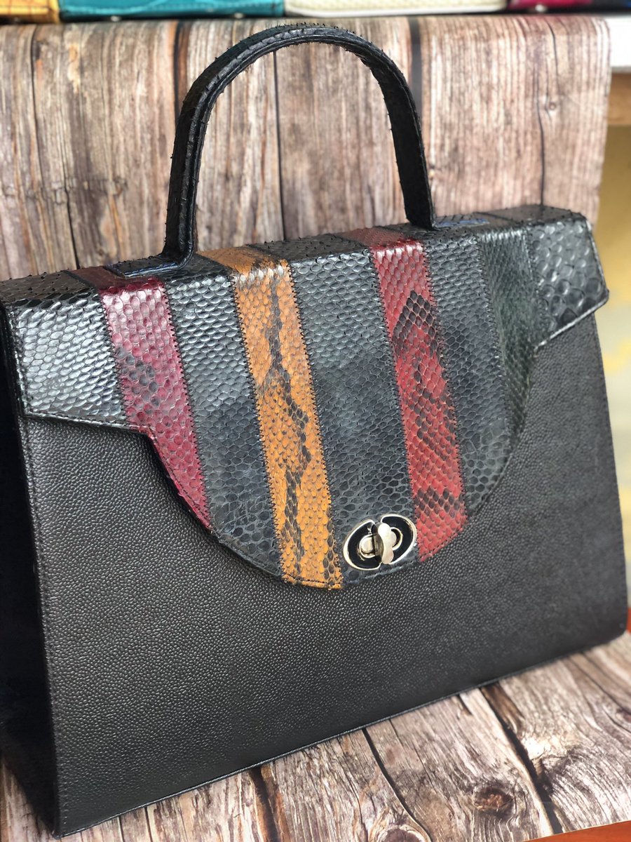 _ifeanyichukwu_'s tweet photo. @benmurraybruce Real crocodile skin (first frame) and real snake skin leather (last 3 frames)
N50,000 
Lifetime guarantee 
#theleathergirl #TLG #LifetimeGuarantee #realleather 
#SMEFriday 
Please retweet https://t.co/Uc9rM9fsRW