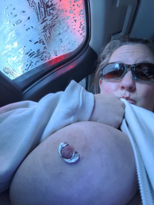 @MyWifeDates Car wash flash! (Yes the attendant saw) #FlashingInPublic #hotwifechallenge #Tits #swingercouple https://t.co/Mq9VQ93cLz https://t.co/rd8vYofYsv