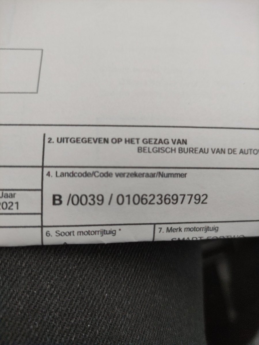 Monsieurproper's tweet photo. @axabelgium nog steeds verzekeringsbewijs niet ontvangen.... Rij dus zonder geldige kaart... Graag mailen aub https://t.co/uMBcQuJj6q