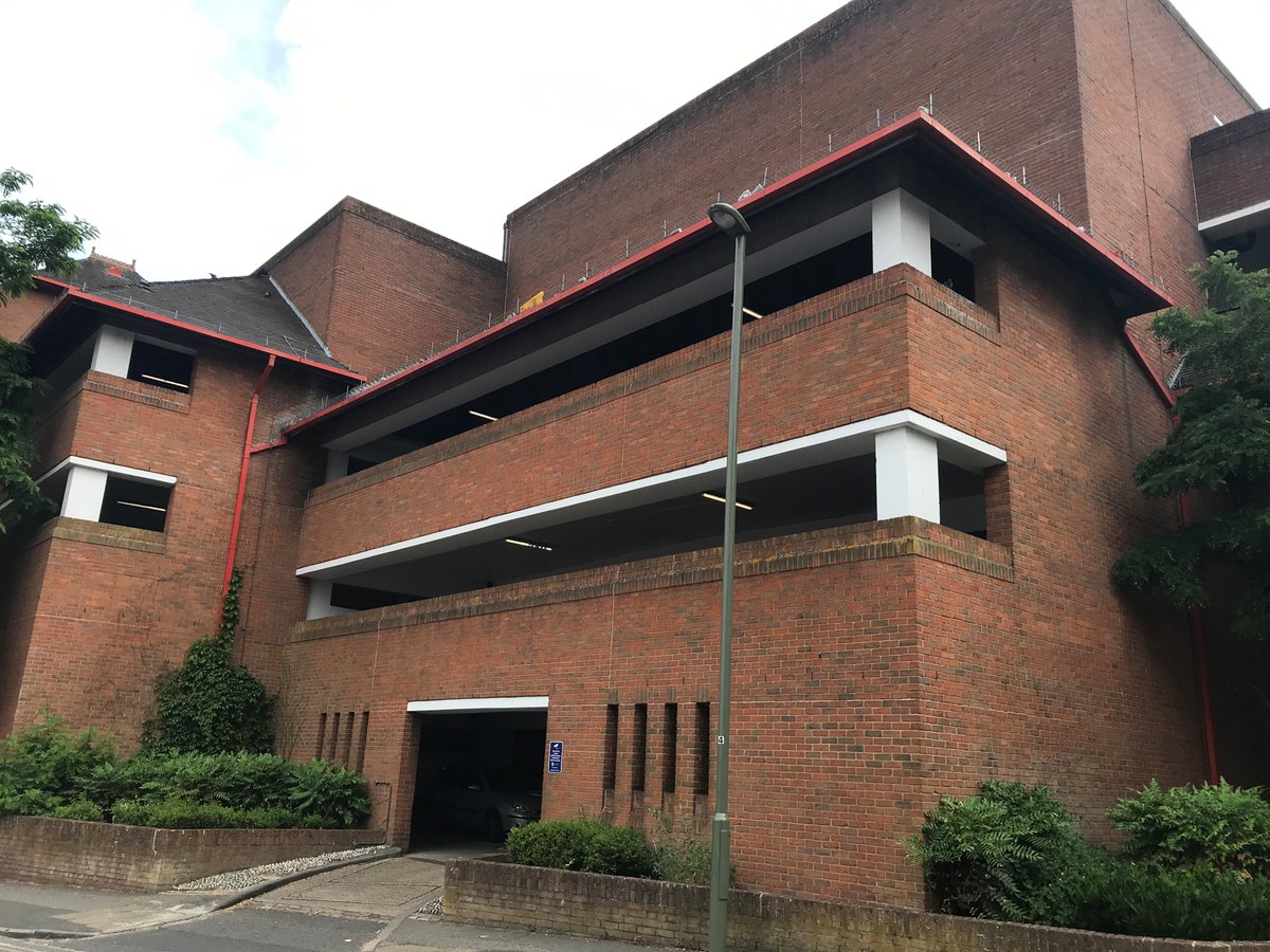 GuildfordBC's tweet image. Need to pop into Guildford to pick up prescriptions, food or click and collect? 

We have 800 spaces in the following short stay car parks where you can park for 1 hour for £1.30:

👉Bedford Surface
👉Commercial Rd 2 
👉High Street
👉Leapale Road
👉Mary Road
👉Old Police Station