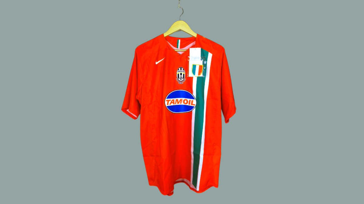 90sfootball's tweet photo. We've teamed up with @classicfkit to give away this BNWT Juventus 2005-06 Away Shirt (Size Medium) 😍

To enter:
➡️ Retweet this tweet
➡️ Follow @classicfkit 

Good luck! https://t.co/LWhfCjJ8ln