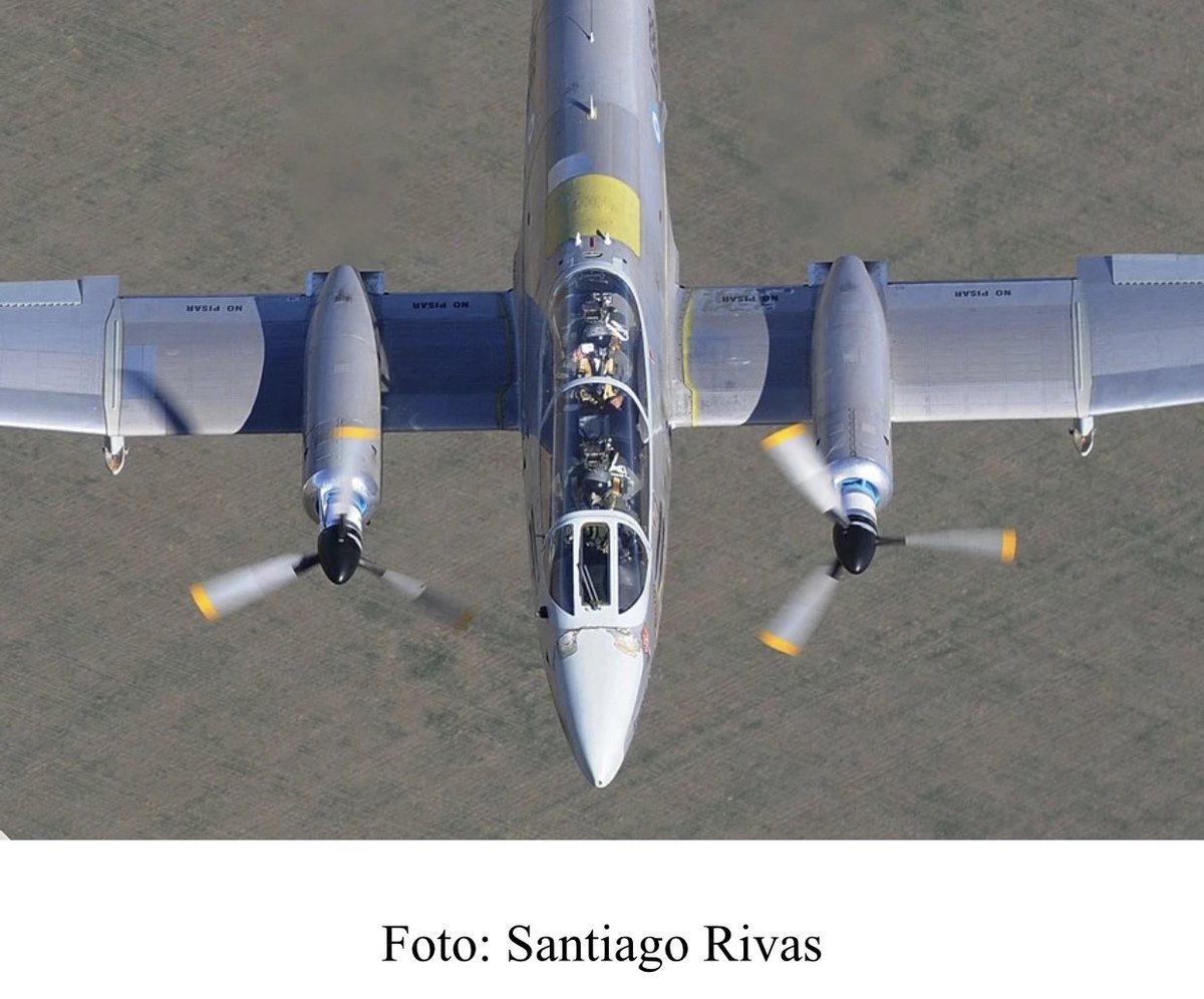 PucaraDefensa's tweet photo. A casi 110 años de su nacimiento, la @FuerzaAerea_Arg tuvo un rol esencial en el desarrollo del país, además de destacarse en Malvinas. Hoy el #PoderAereo resulta decisivo, y la poca visión de los políticos llevó a la #FAA a un #estadocritico @MindefArg 

https://t.co/M4cDLeDMPk https://t.co/KL7cMEZl18