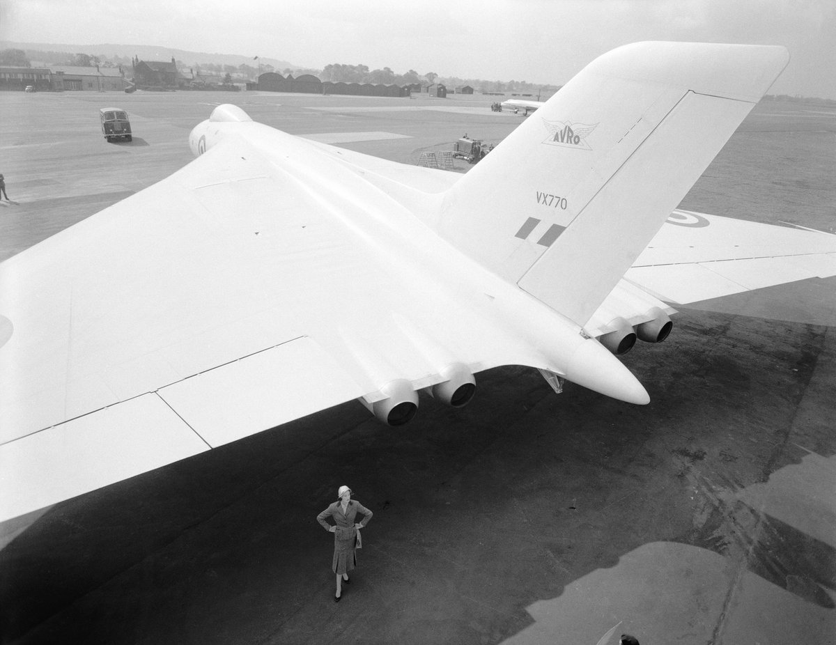 British model Wenda Parkinson photographed with a Avro Vulcan VX770 bomber. #WendaParkinson #NormanParkinson #AvroVulcan #Vulcan #VulcanBomber #VX770 #twitterVforce