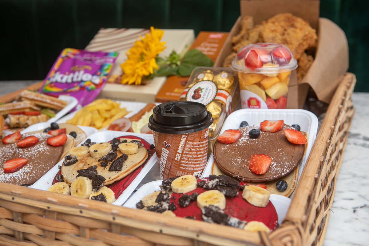 WaffleWayNG's tweet photo. TGIF 🥳

Enjoy the weekend with a #WaffleStop family brunch basket feat a lot of goodies 😍🤤

To order, call 09034633092

📸: @envy365 https://t.co/VTgjKHkxcK