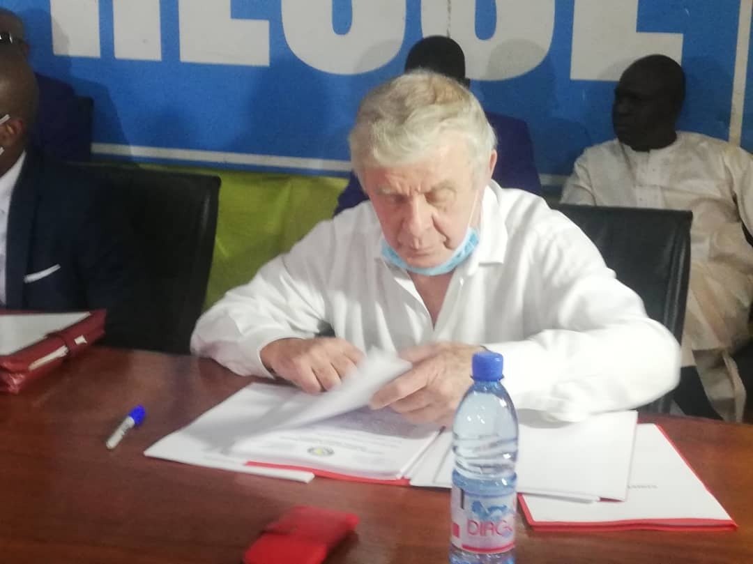 JourDuMali's tweet photo. #Mali #Justice #Ceccaldi
"C'est la première fois de ma carrière que j'ai eu connaissance d'un tel dossier. Ce dossier est scandaleux ! Demain ce sont les droits des Maliens qui sont menacés." Maitre Marcel Ceccaldi, avocat français membre du collectif défendant les accusés. https://t.co/ZCet0sIhV3