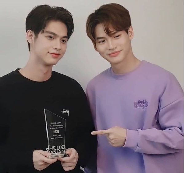 meta_mong_win's tweet photo. 얘들아 상 탄 거 축하해😭!!!!!!! https://t.co/PjSRtzhoWK