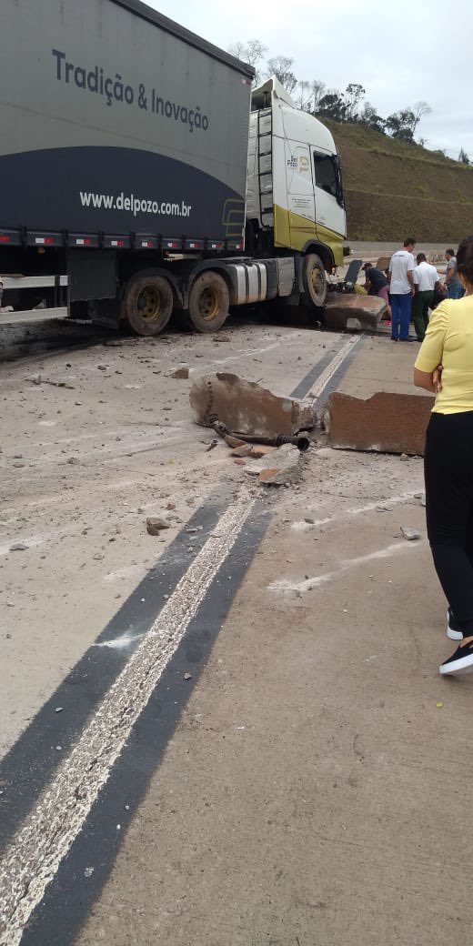 Br381 em Caeté.
Sentindo BH.
Pista interditada.