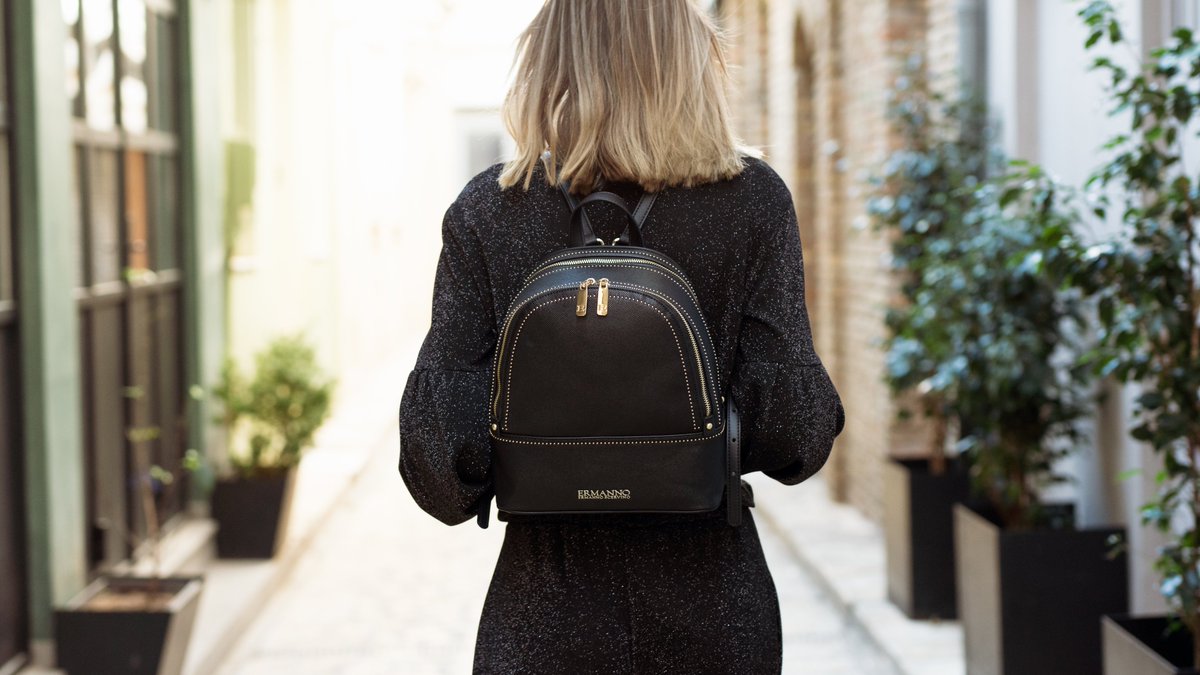 BrandBagsGR's tweet photo. Take a walk into fashion💕
#ermanno #outfit #backpack #newcollection
Shop online: https://t.co/IWIg9pPvCB https://t.co/n5mlpshh0j