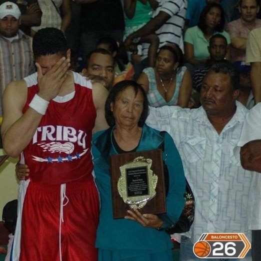 Expresar nuestras condolencias por el fallecimiento de doña Gladys, madre de nuestro querido amigo, deportista y dirigente político Julio Cabrera (Kikin) (<a href="/juliocabreraLR/">Julio Cabrera</a>), en La Romana. 

Dios acompañe a todos en medio de este momento tan difícil.