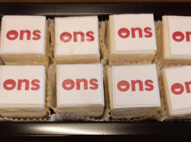 Afgelopen week zijn wij gestart met een nieuw elektronisch cliëntendossier. Dit nieuwe systeem zal ons nog beter ondersteunen om de beste zorg te kunnen bieden, om dit te vieren was er voor iedereen een heerlijk gebakje!