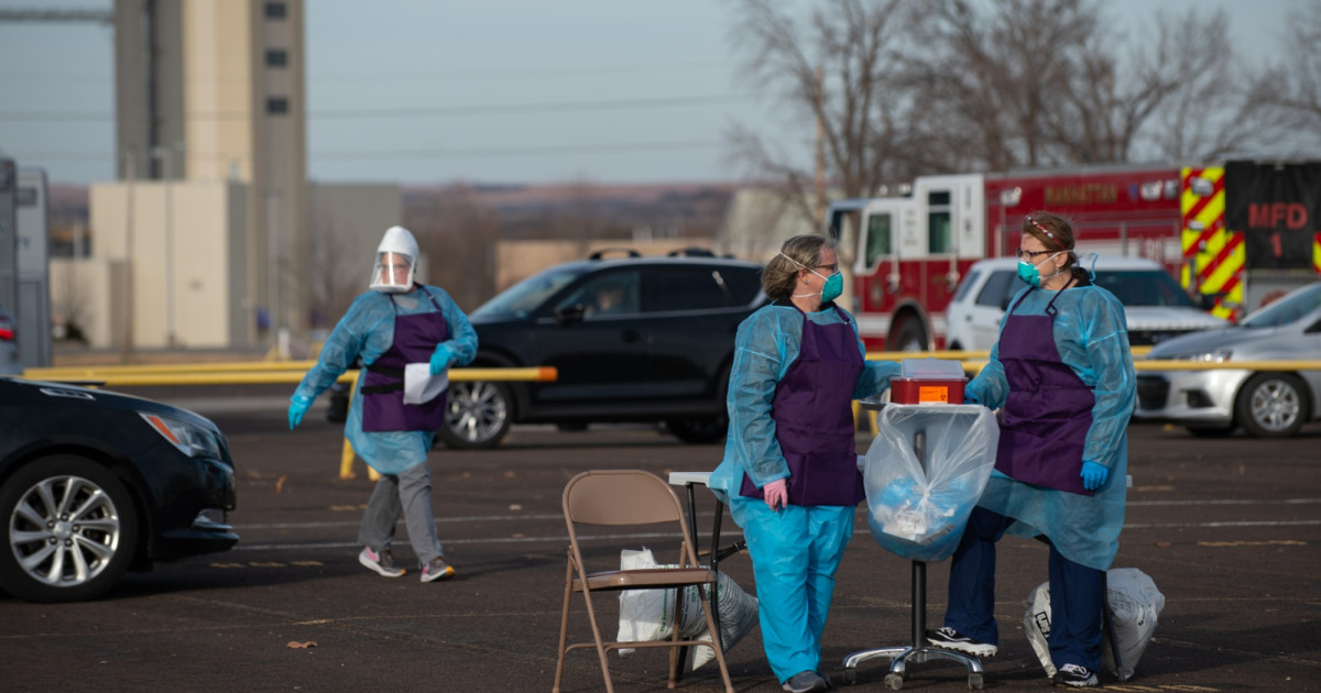 MotherJonesWire's tweet photo. “Those of Us Who Don’t Die Are Going to Quit”: A Crush of Patients, Dwindling Supplies and the Nurse Who Lost Hope https://t.co/zoUsQMV9bN https://t.co/BCZCAjvd76