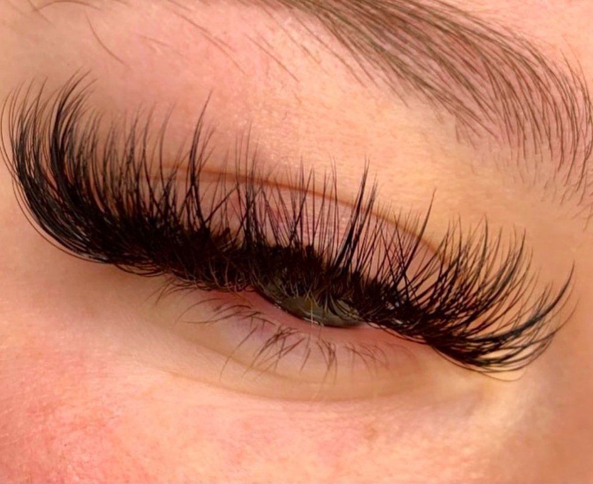 CaatriceM's tweet photo. Lash Artist Located In 757 Hampton Virginia // Website &amp; Booking Link 💕 https://t.co/09DFuggdlG

RT to Help me Find my Next Customer 
IG: @Caatriceminks i Specialize in Volume &amp; Wispy methods 🧚🏼‍♀️ https://t.co/IVOdULOe8P