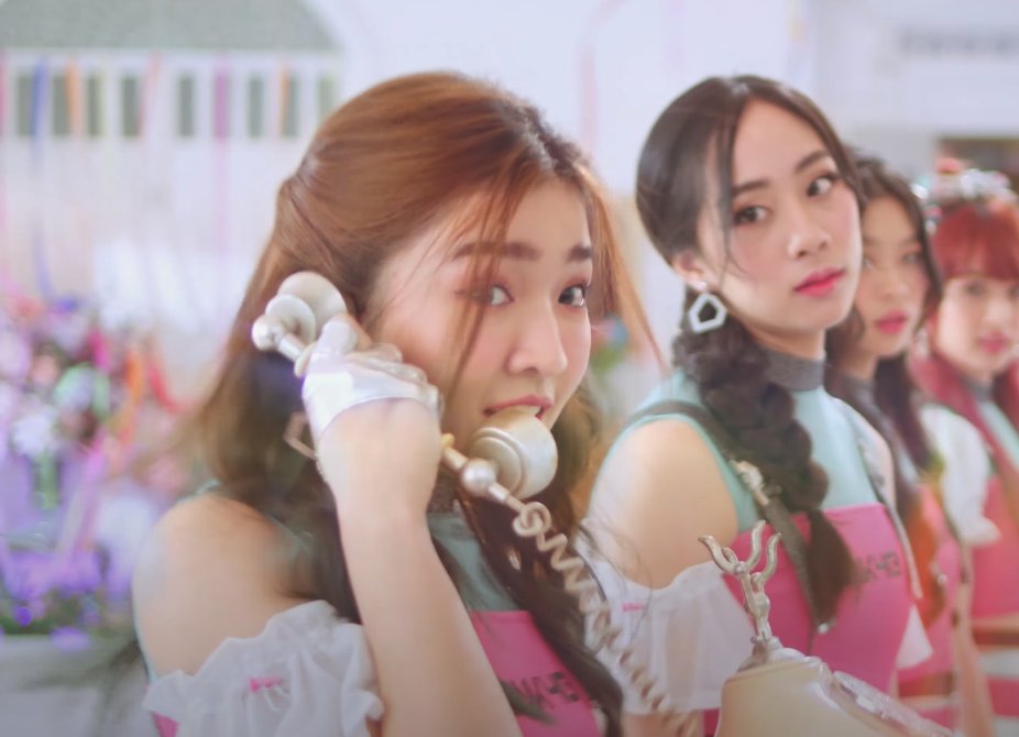 JennisFCTH's tweet photo. ชุดเซ็ม #WarotaPeopleTH 

#WarotaTogether

✨🪐🐦🍃🌸👑
#Lyra 💫
#JennisBNK48
#JennisLYRA
#BNK48 https://t.co/NMP5kbnTr6