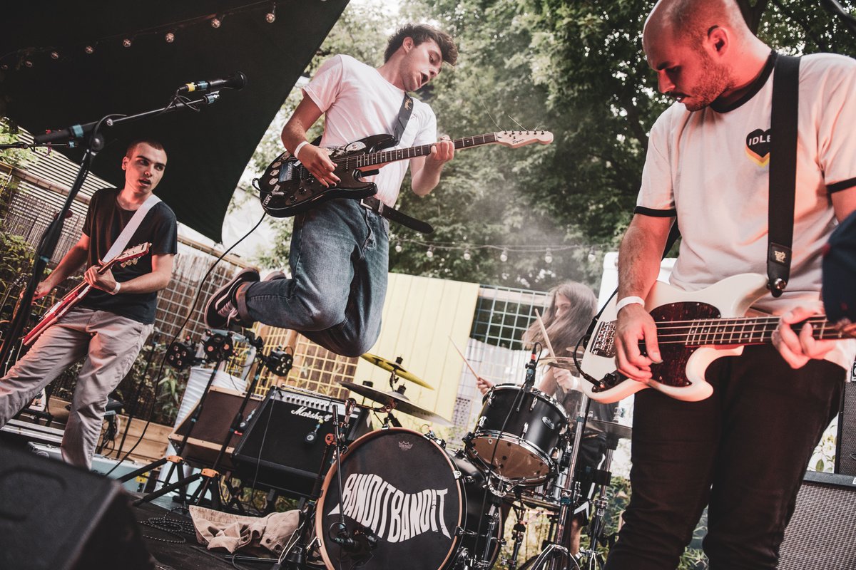 Le premier EP du quatuor francilen <a href="/CheapTeen/">Cheap Teen</a> est disponible ! 
Découvrez le dès maintenant :
➡️ sensationrock.net/2021/01/08/che…

Photo : @Non_deux_non (sur Insatgram)