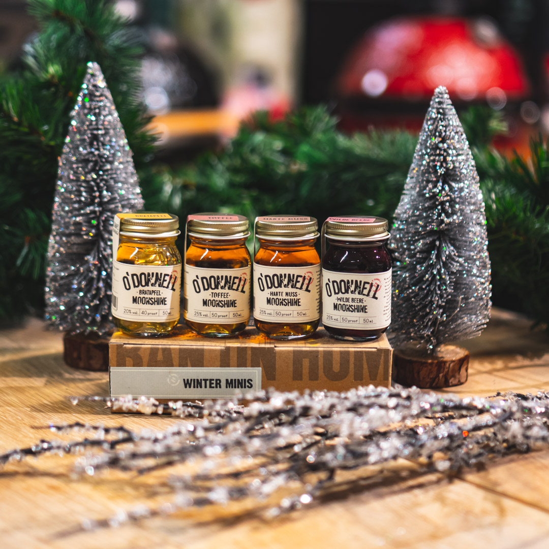 grillstar's tweet photo. ❄️🍶Ihr wollt die Winterkälte aus euren Knochen vertreiben? Dann hilft euch am besten eine Wärmung von innen!

Mit diesem Winter Mini Set von O'Donnel könnt ihr euch die beliebtesten Liköre im 4er Probierset nach Hause holen:

🌰 Harte Nuss
🍇Wilde Beere 
🍮Toffee
🍎Bratapfel https://t.co/vfQQXirQKi