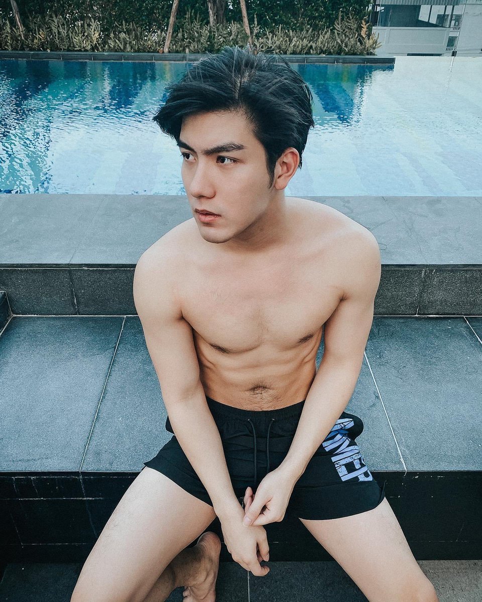 kusexyboy's tweet photo. “บนฟ้ามีก้อนเมฆ ในใจเรามีเธอ” 💚☁️
-เมฆ จิรกิตติ์
IG : @jirakitth_c
#มนุษยศาสตร์ #บัณฑิต #KU72 #KUSEXYBOY #jirakitth_c
#ศิษย์เก่าแซ่บต้องบอกต่อ https://t.co/gONVStP7rr