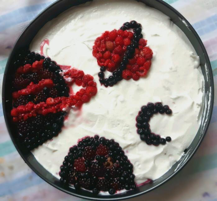 PhysicsCakes's tweet photo. #GreatPhysicsBakeOff

Irina recreated the moment that Jupiter met Saturn for #conjunction2020 with this splendid conjunction of berry planets, and creamy cheesecake with a chocolate base to represent the darkness of space! 

Follow Irina on Instagram! https://t.co/JsiEzq82HD https://t.co/ZcEnZmLP9k