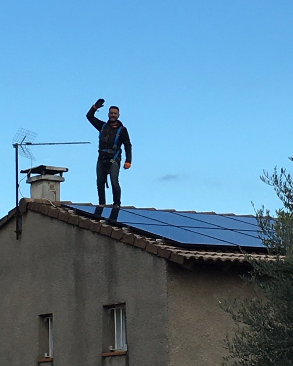 YESWESUN1's tweet photo. Installation solaire photovoltaïque de 3000Wc en autoconsommation à Gardanne

- 10 modules photovoltaïques DualSun Flash 300Wc full black
- 1 Onduleur Solaredge 
- 10 Optimiseurs de puissance Solaredge

- Logiciel de suivi de la production « Monitoring Solaredge �� https://t.co/mIurSIB3ws