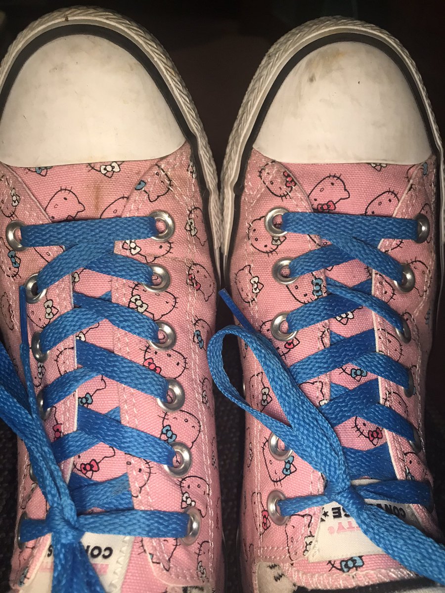 rosietexecano's tweet photo. Hello Kitty 🐱 TGIF Blerg, running late and forgot to put my contacts in, luckily I realized that before I left the house and put my glasses on #nerdalert #hellokittyconverse #noveltysocks #TGIF https://t.co/qrCBktZFr3