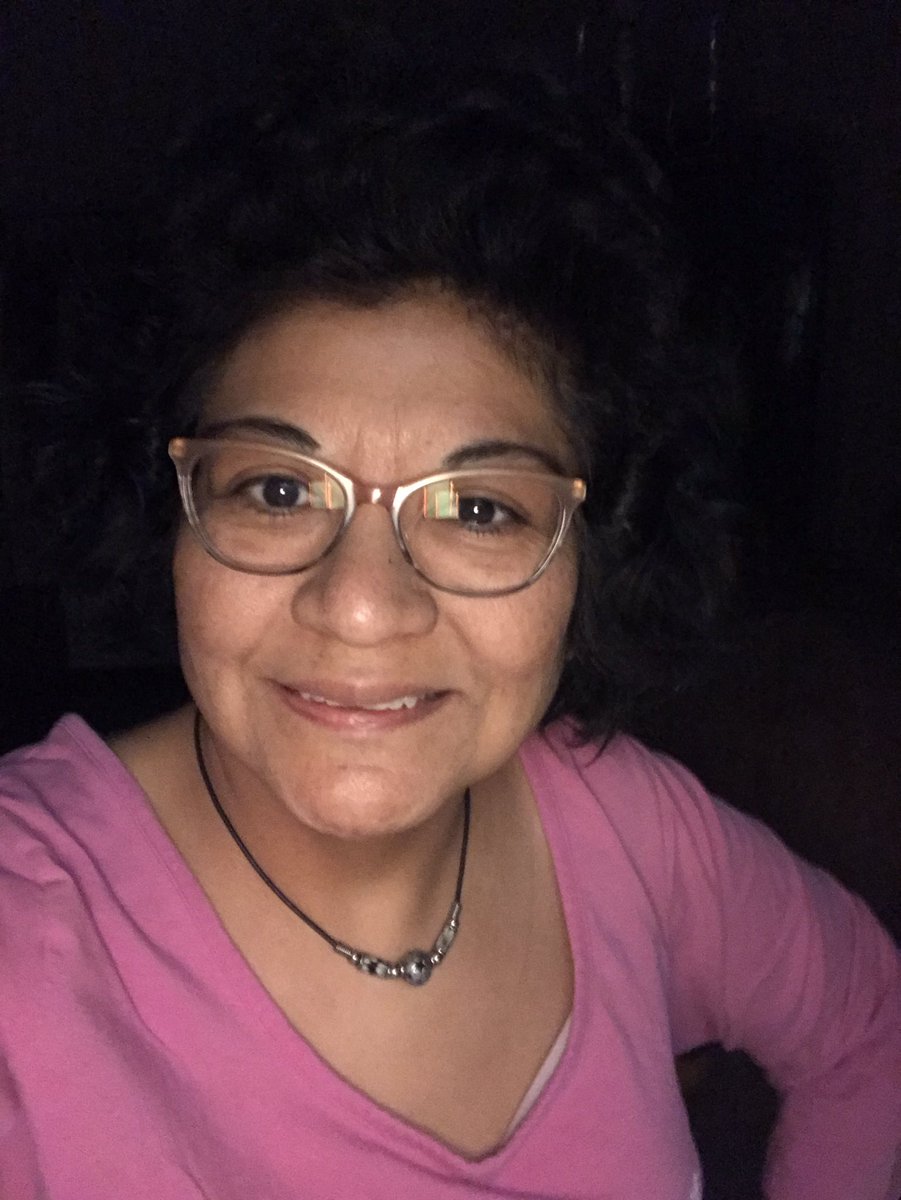 rosietexecano's tweet photo. Hello Kitty 🐱 TGIF Blerg, running late and forgot to put my contacts in, luckily I realized that before I left the house and put my glasses on #nerdalert #hellokittyconverse #noveltysocks #TGIF https://t.co/qrCBktZFr3