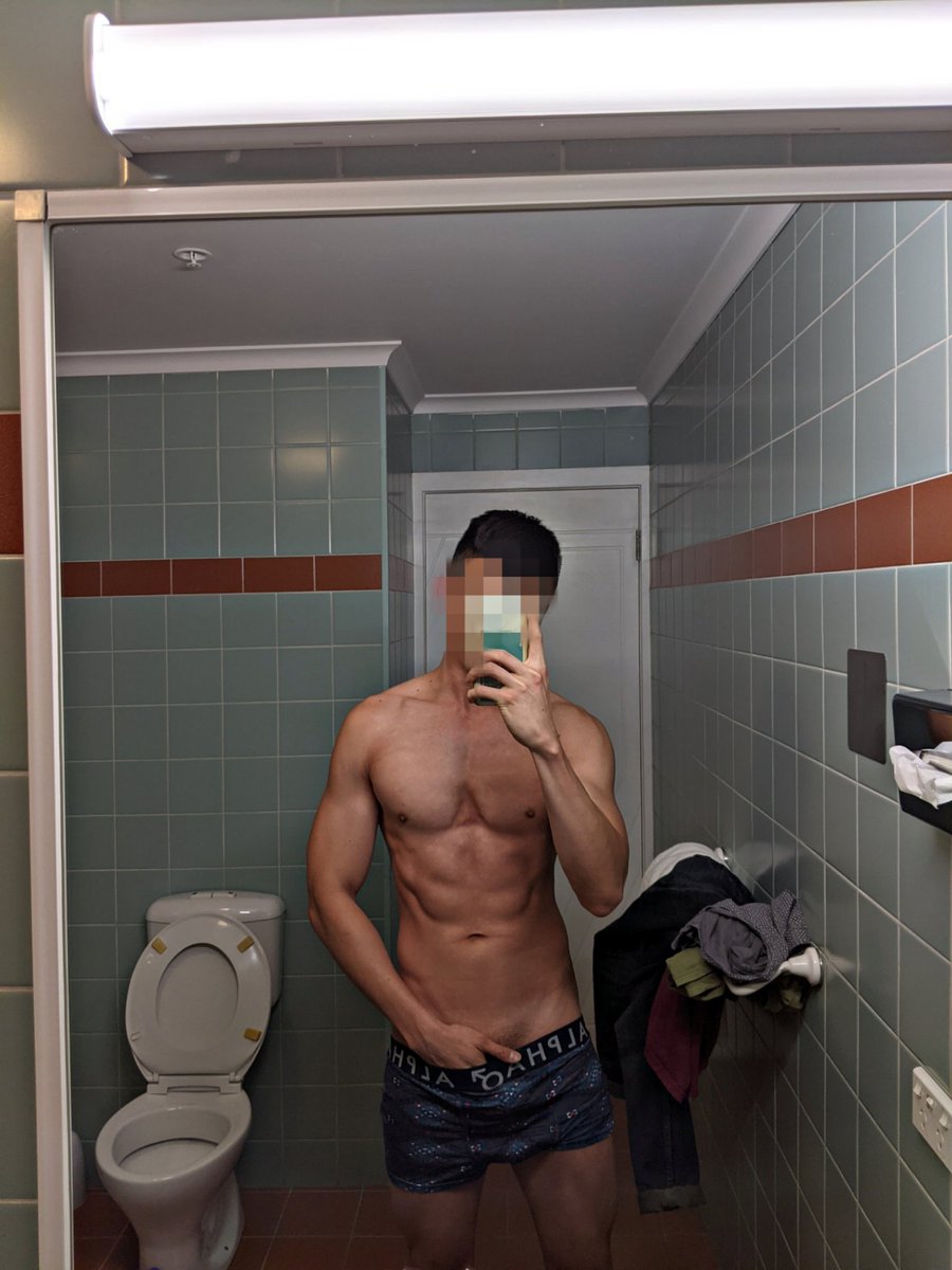 These hands go where they want to 🍆