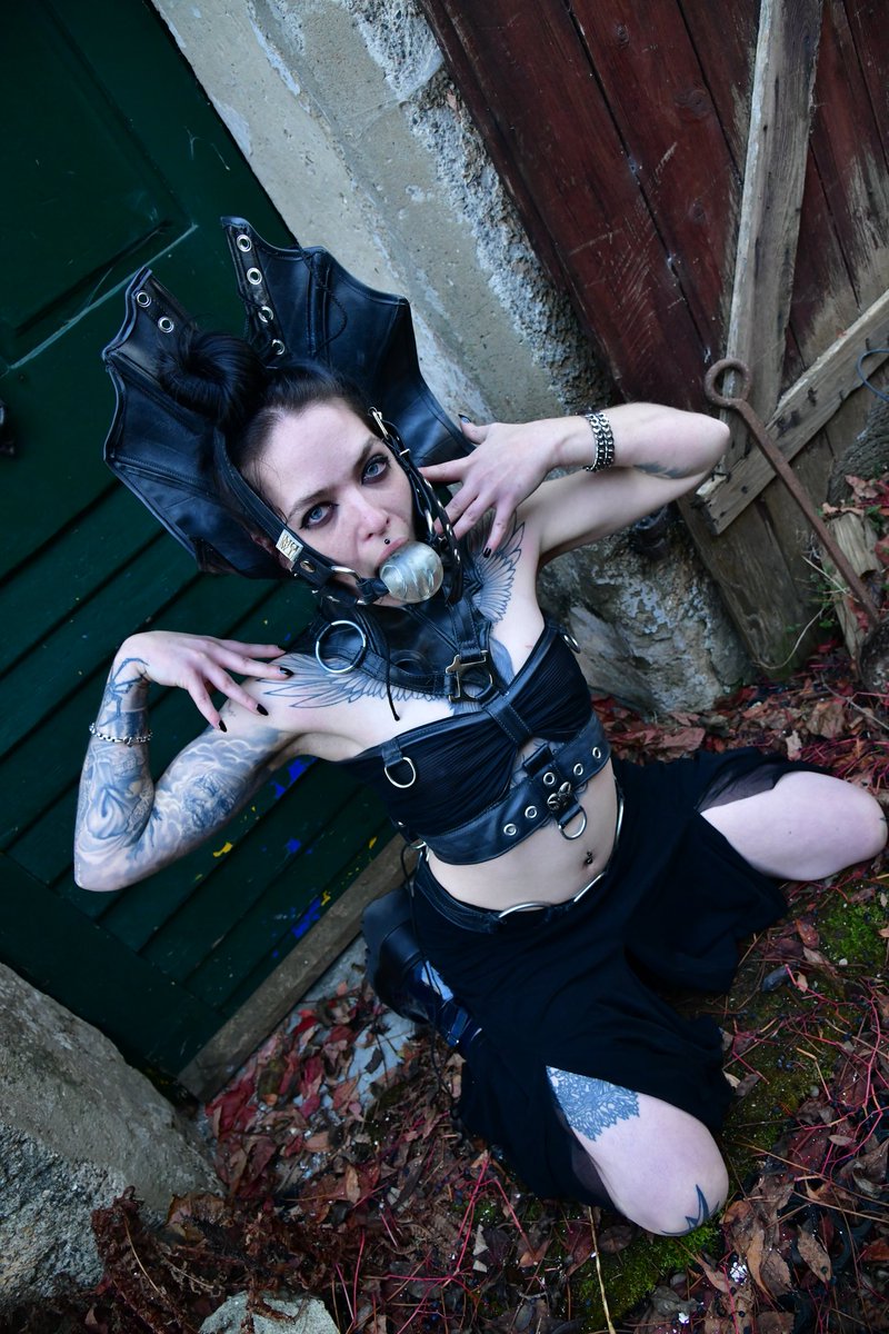 The dark side of fashion 
#mowi69 #Gothic #FetishFashion #darkFashion #handcraft #fetish #knebel #rubnerlove #blackdress