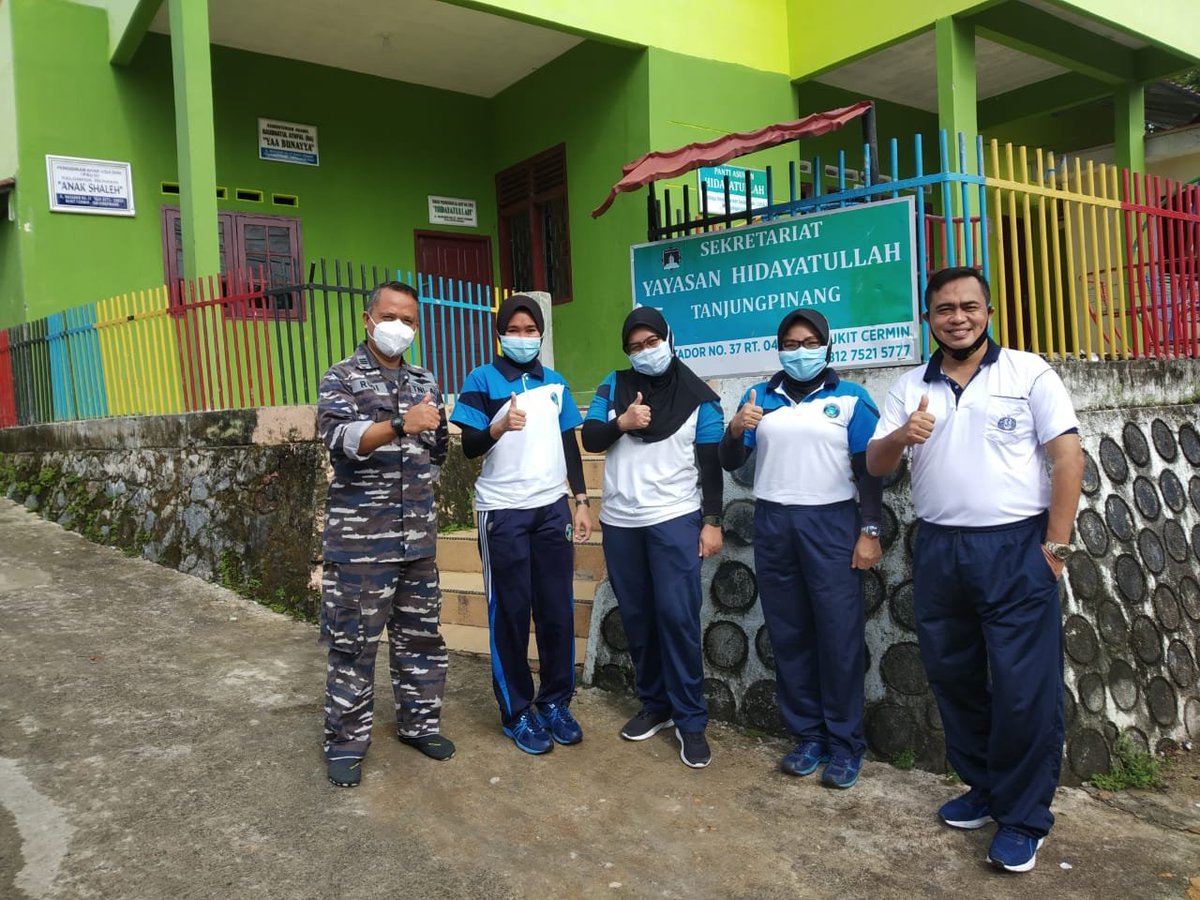Puspen_TNI's tweet photo. Dalam rangka membantu pemerintah dalam memutus mata rantai penyebaran wabah Covid 19 di Kepri, Rumkital Dr. Midiyato Suratani gelar pemeriksaan rapid test massal di Panti Asuhan Yayasan Hidayatullah, Tanjungpinang

#puspentni #rapidtest #rumkit #kepri

👉 https://t.co/nuPWwhdjl9 https://t.co/dN8yKXeuaF