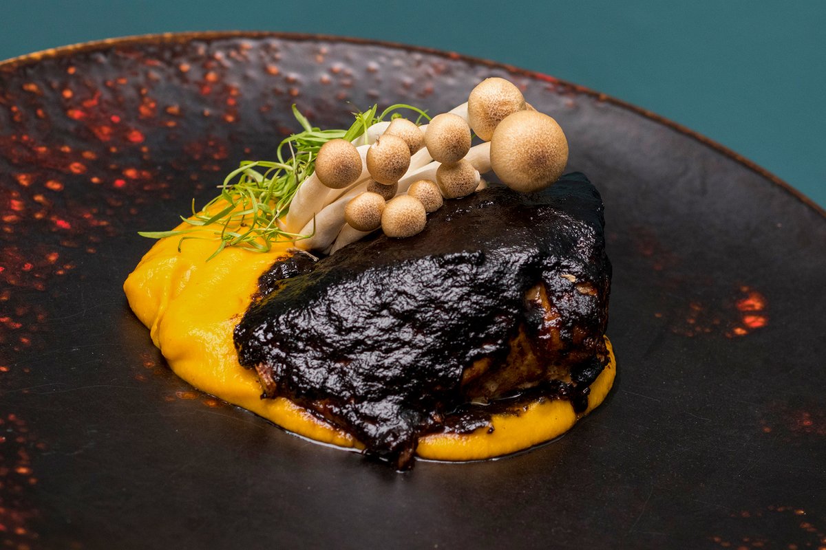 Atuneate's tweet image. La parpatana de atún rojo, un bocado exquisito. Manjar que podemos encontrar en la carta del Restaurante La Cruz Blanca. Parpatana de #atunrojo con vino tinto y crema de zanahoria.
·
#atuneando #atuneate #jerezdelafrontera #restaurantes #foodlover