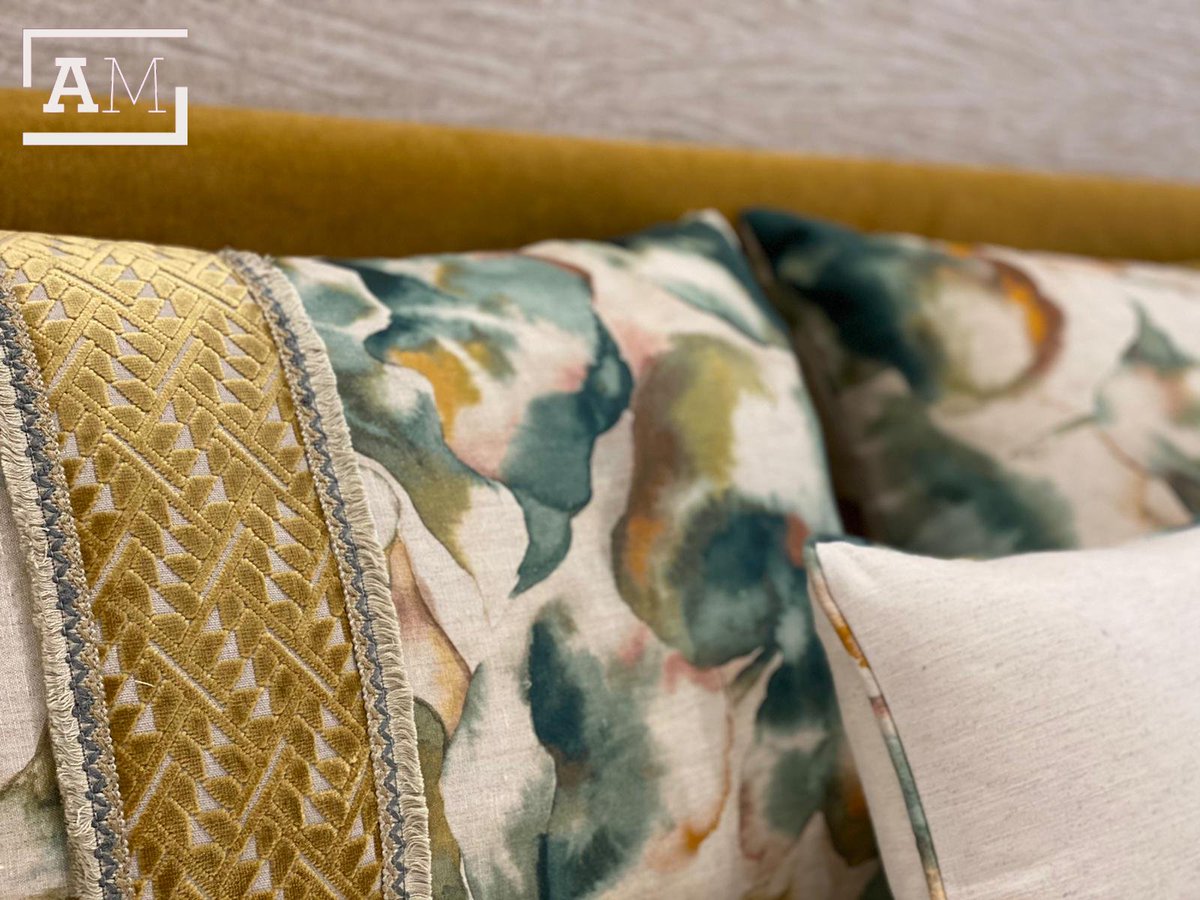 AMinteriorista's tweet photo. En esta habitación para invitados nos hemos encargado del textil y del papel pintado👌
¡Me encantan las tonalidades y la mezcla de texturas!☺️

#AnaMesaInteriorista #Interiorismo #Hogar #Decoración #Textil #Reforma #Cortinas #PapelPintado https://t.co/k4ilYXdtFX