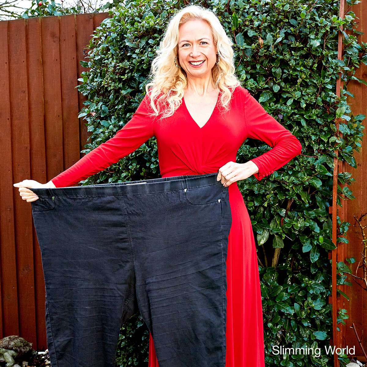SlimmingWorld's tweet image. “I wish I’d done it sooner 🙌.” Since losing an amazing 17st, our #WomanOfTheYear Jenny, has embedded healthy habits and felt confident enough to start enjoying #BodyMagic. Now she says she feels like the new Forrest Gump because she can walk for miles 🚶‍♀️! ow.ly/niH650D2ilo