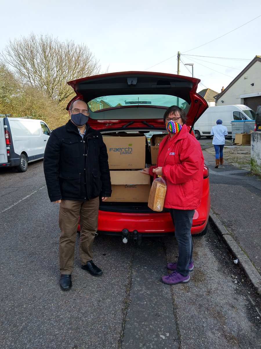 ForerunnerMeals's tweet image. Super pleased to say we were able to get a load of spare food out to local charities here in Bournemouth this week - YMCA, Christchurch Soup Kitchen, Storehouse Church and Heart and Soul.  This is Mark from the YMCA with Liz, one of our drivers with literally, a bootload of food.
