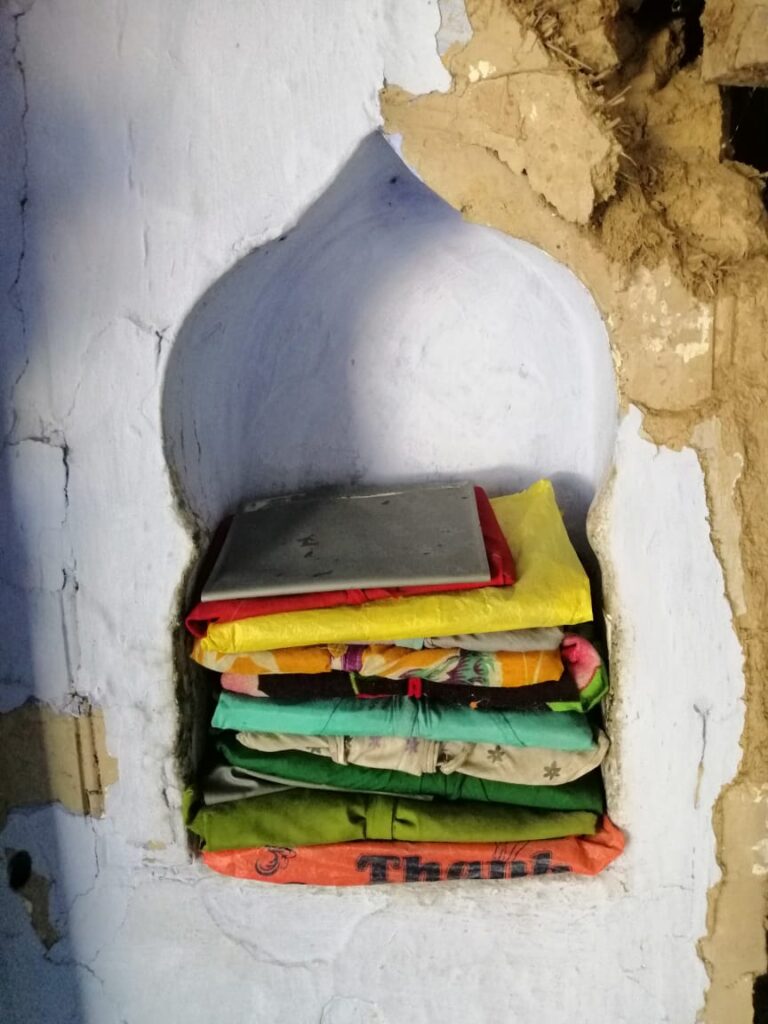tawairkh's tweet photo. #DidYouKnow the word Taaq/ Taak in Urdu came from Arabic that means  stranded or leave some one. Watch the story of this wonderful architectural element used in our walls of bygone days. 
👇👇👇
https://t.co/3UOep2kZbb
#Taaq #architecture 
📷 by Tawarikh Khwani https://t.co/zVGEeI8NY2