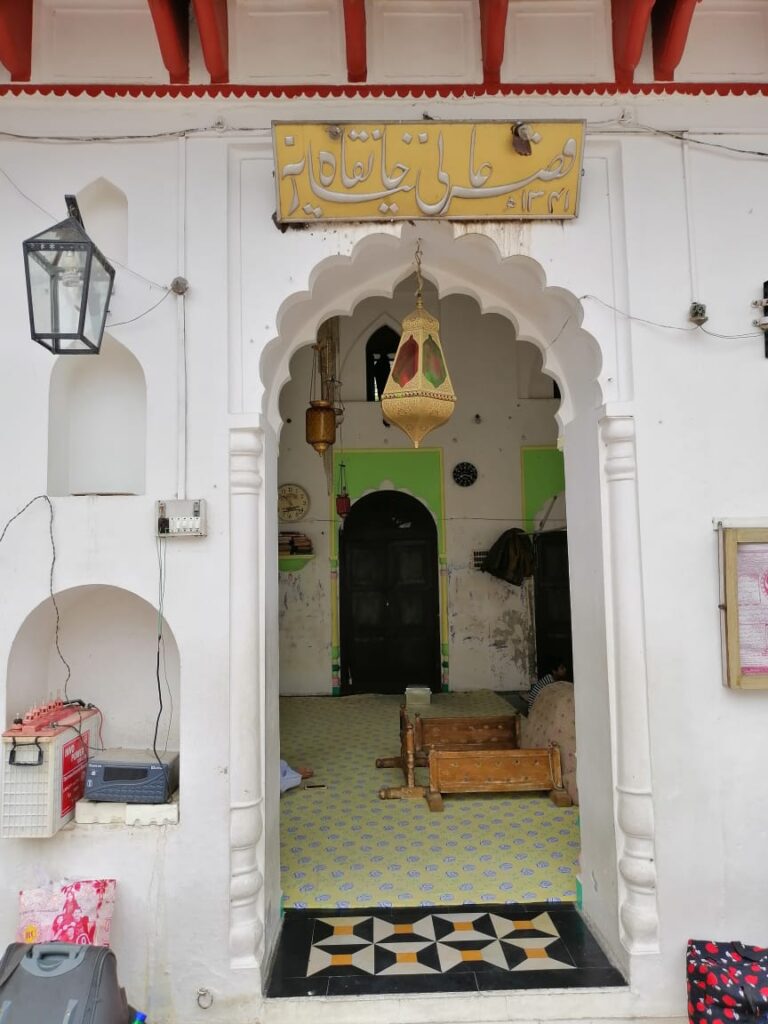 tawairkh's tweet photo. #DidYouKnow the word Taaq/ Taak in Urdu came from Arabic that means  stranded or leave some one. Watch the story of this wonderful architectural element used in our walls of bygone days. 
👇👇👇
https://t.co/3UOep2kZbb
#Taaq #architecture 
📷 by Tawarikh Khwani https://t.co/zVGEeI8NY2