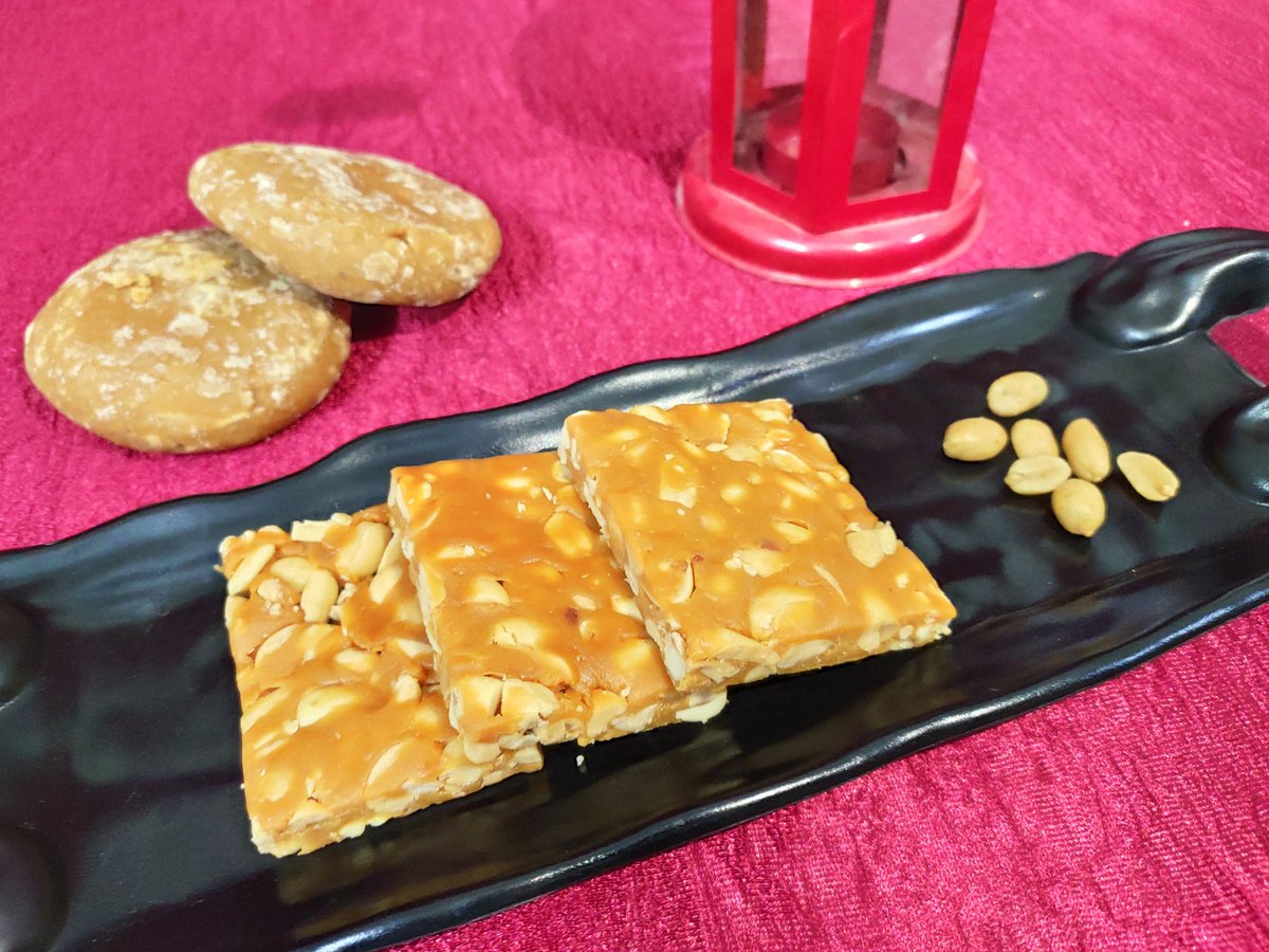 anushaskitchen's tweet photo. Peanuts 🥜 Chikki 
#winterspecial #mungfaligazak #gudpeanutchkki #foodies #bhukkad 
recipe link  https://t.co/AwGex3Anv6 , if you like the video hit like &amp; subscribe https://t.co/wnJJ16AdKB