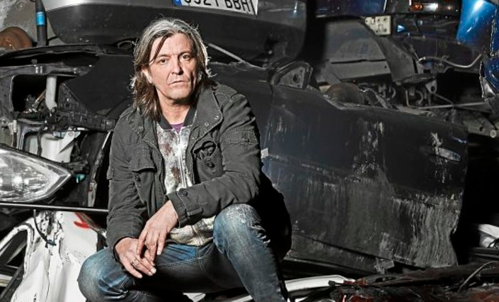naiz_info's tweet photo. ‘Boni’, guitarrista y cantante de Barricada, en una de sus últimas entrevistas, en GARA: «El mundo soñador y el reivindicativo van de la mano» https://t.co/kFGBGbcgaM Ha fallecido a los 58 años https://t.co/ImFyxNNfpX