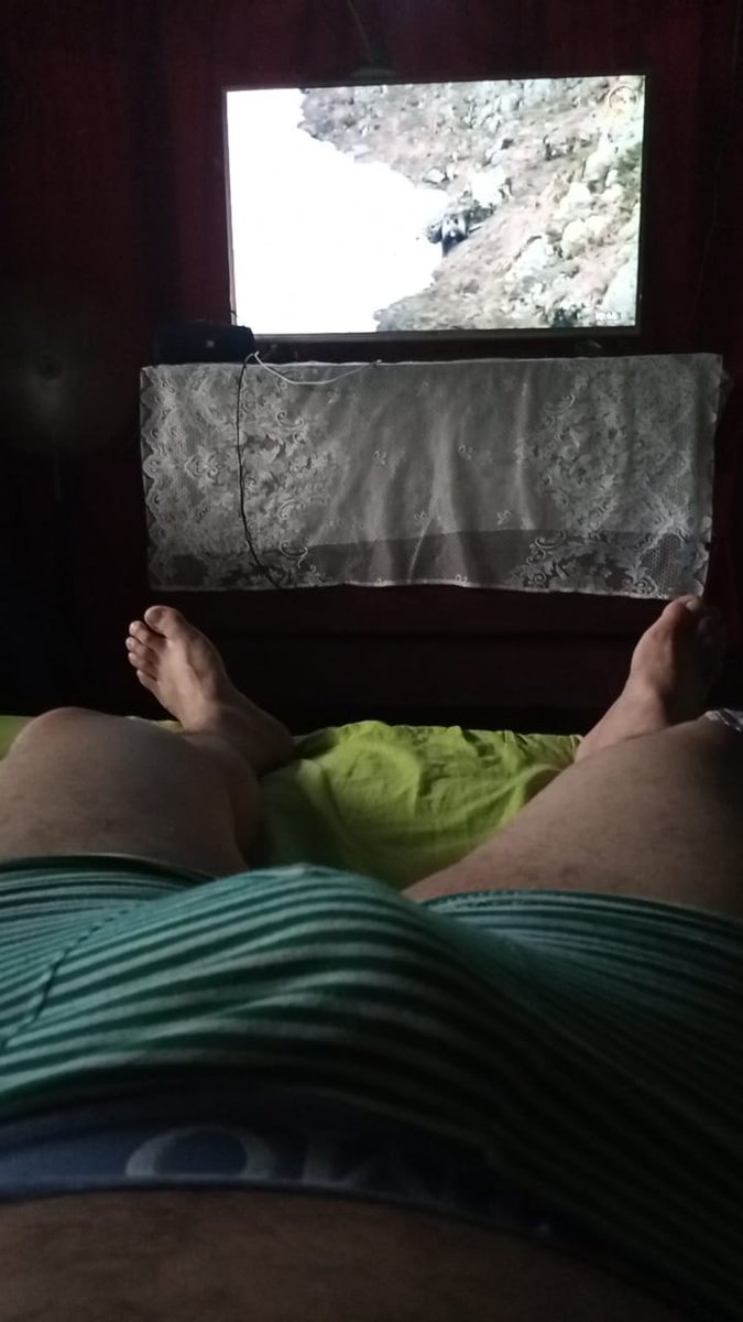 Diego21101836's tweet photo. #UnaPeli?
#QuienMeAcompaña?
#bolivianGuy
#RelaxTime
😏💦🔥 https://t.co/EeEsr9uLFm