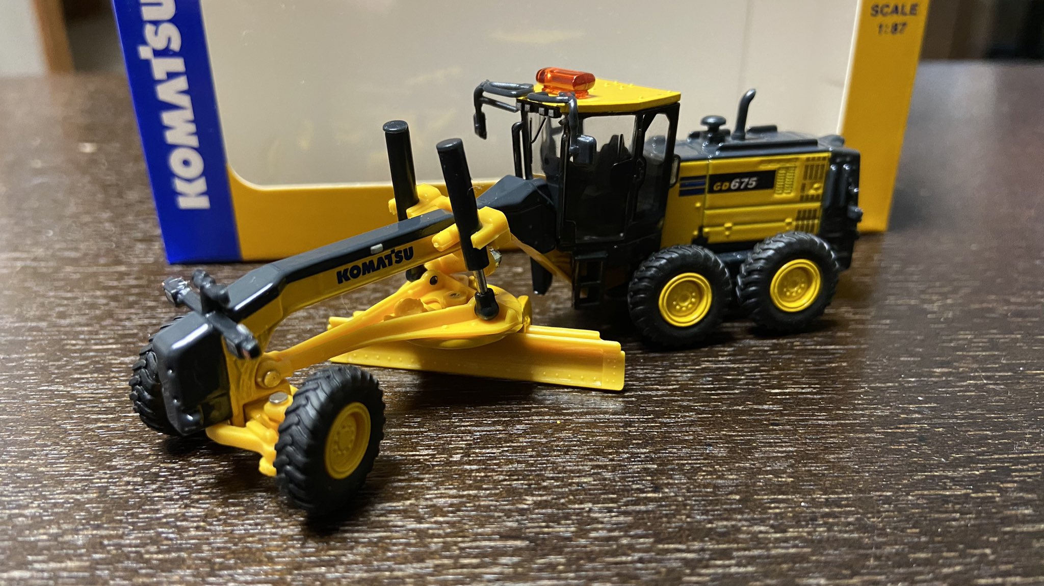 KOMATSU ミニカー　株主優待 KOMATSU トミカ 株主優待